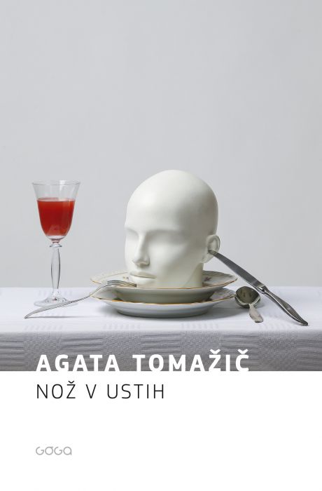 Agata Tomažič: Nož v ustih